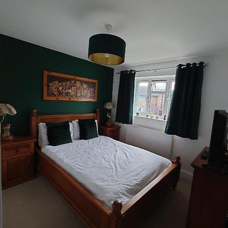 Lovely Rooms In A Quiet Place Of Woking Eksteriør billede