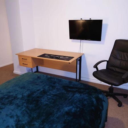 Lovely Rooms In A Quiet Place Of Woking Eksteriør billede