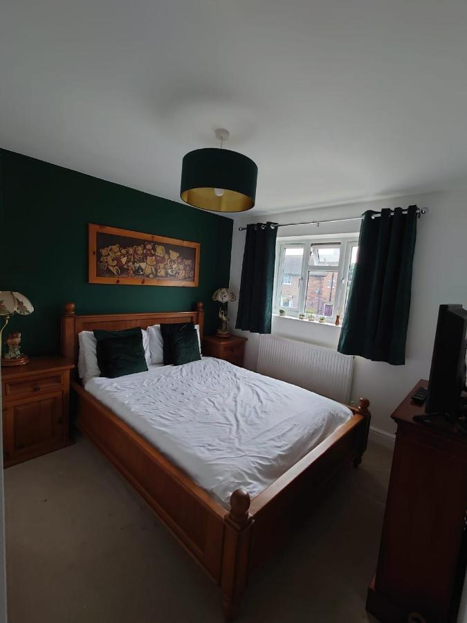 Lovely Rooms In A Quiet Place Of Woking Eksteriør billede