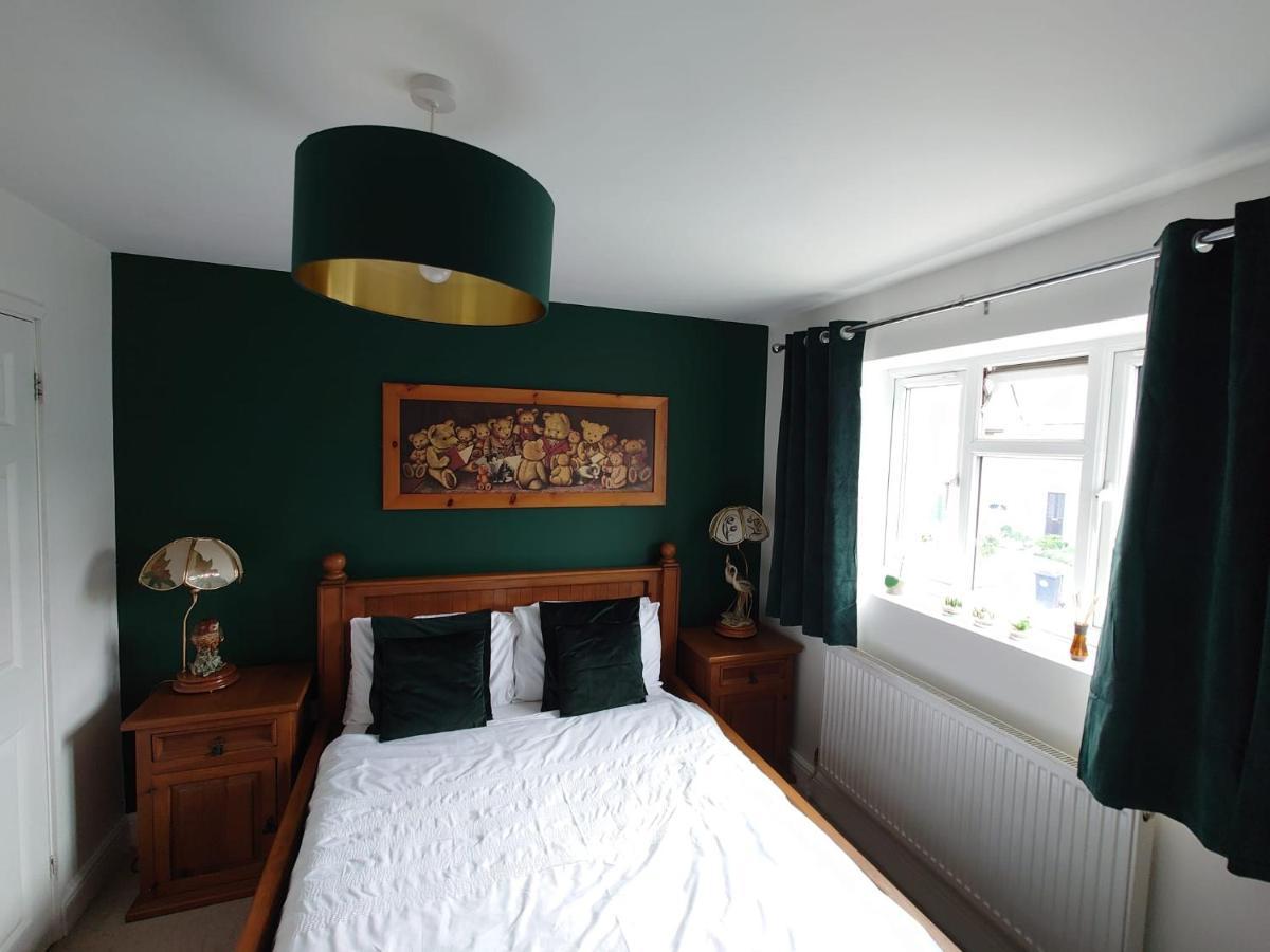 Lovely Rooms In A Quiet Place Of Woking Eksteriør billede