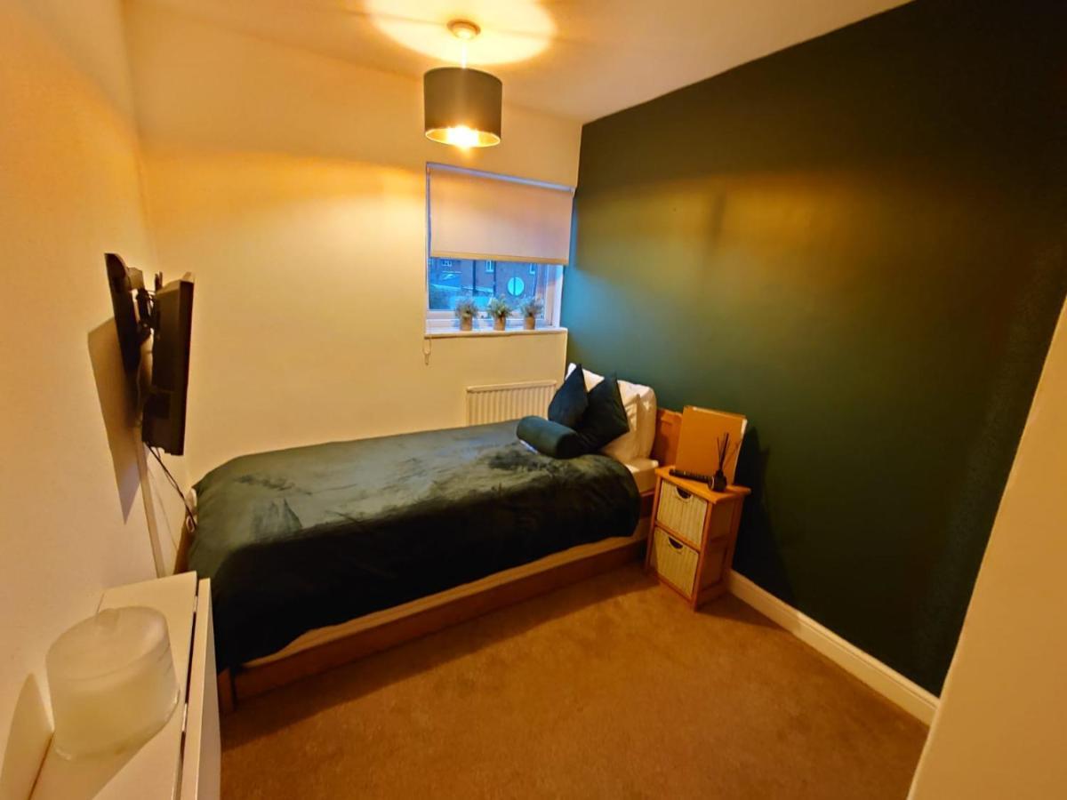 Lovely Rooms In A Quiet Place Of Woking Eksteriør billede