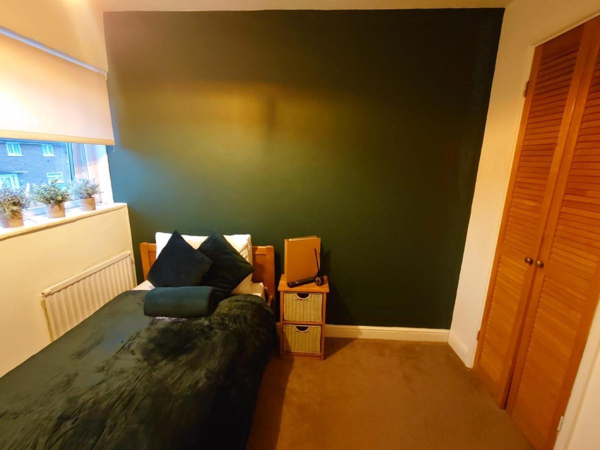 Lovely Rooms In A Quiet Place Of Woking Eksteriør billede