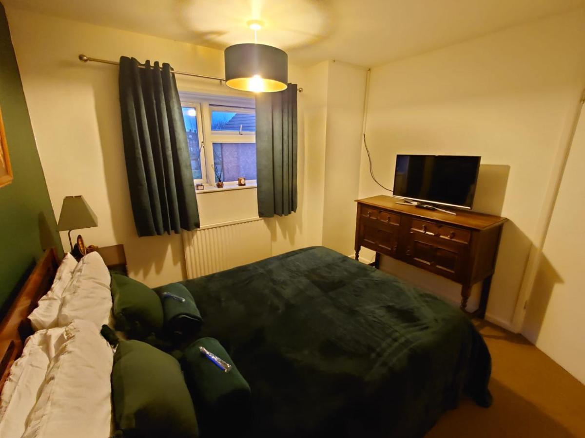 Lovely Rooms In A Quiet Place Of Woking Eksteriør billede