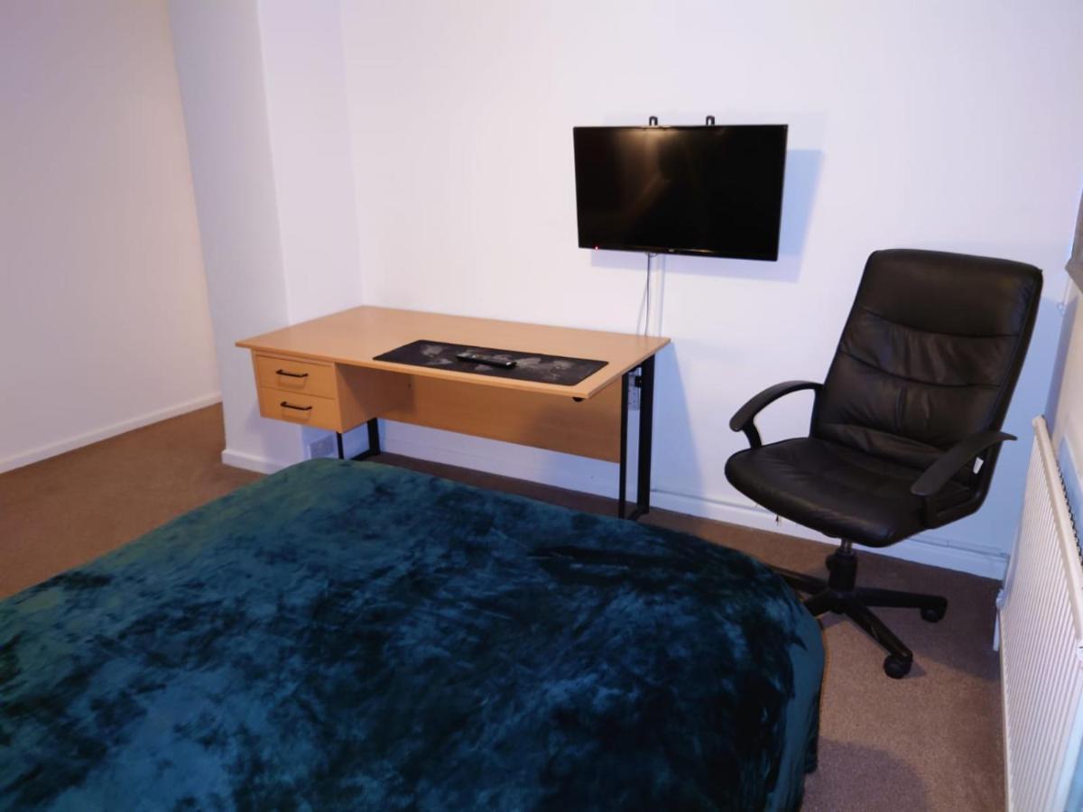 Lovely Rooms In A Quiet Place Of Woking Eksteriør billede